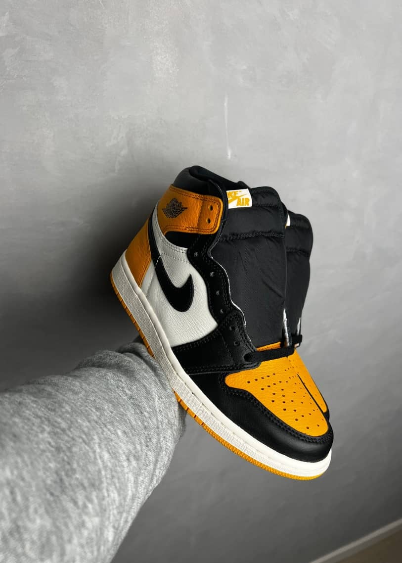 Air Jordan 1 Retro High OG Yellow Toe